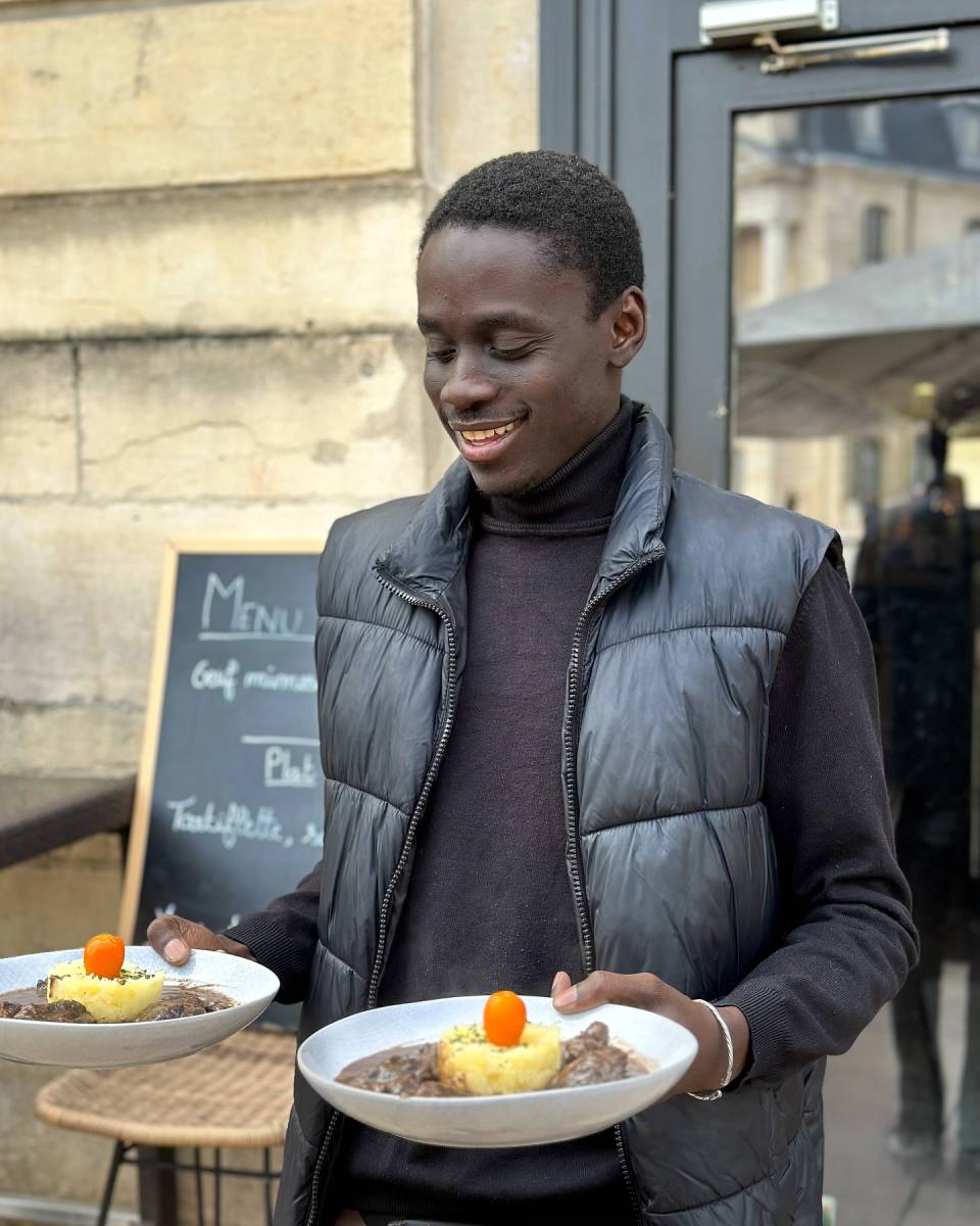 Privatisation de restaurant pour repas de fin d année entreprise à Dijon centre ville vers Dijon place de la Liberté