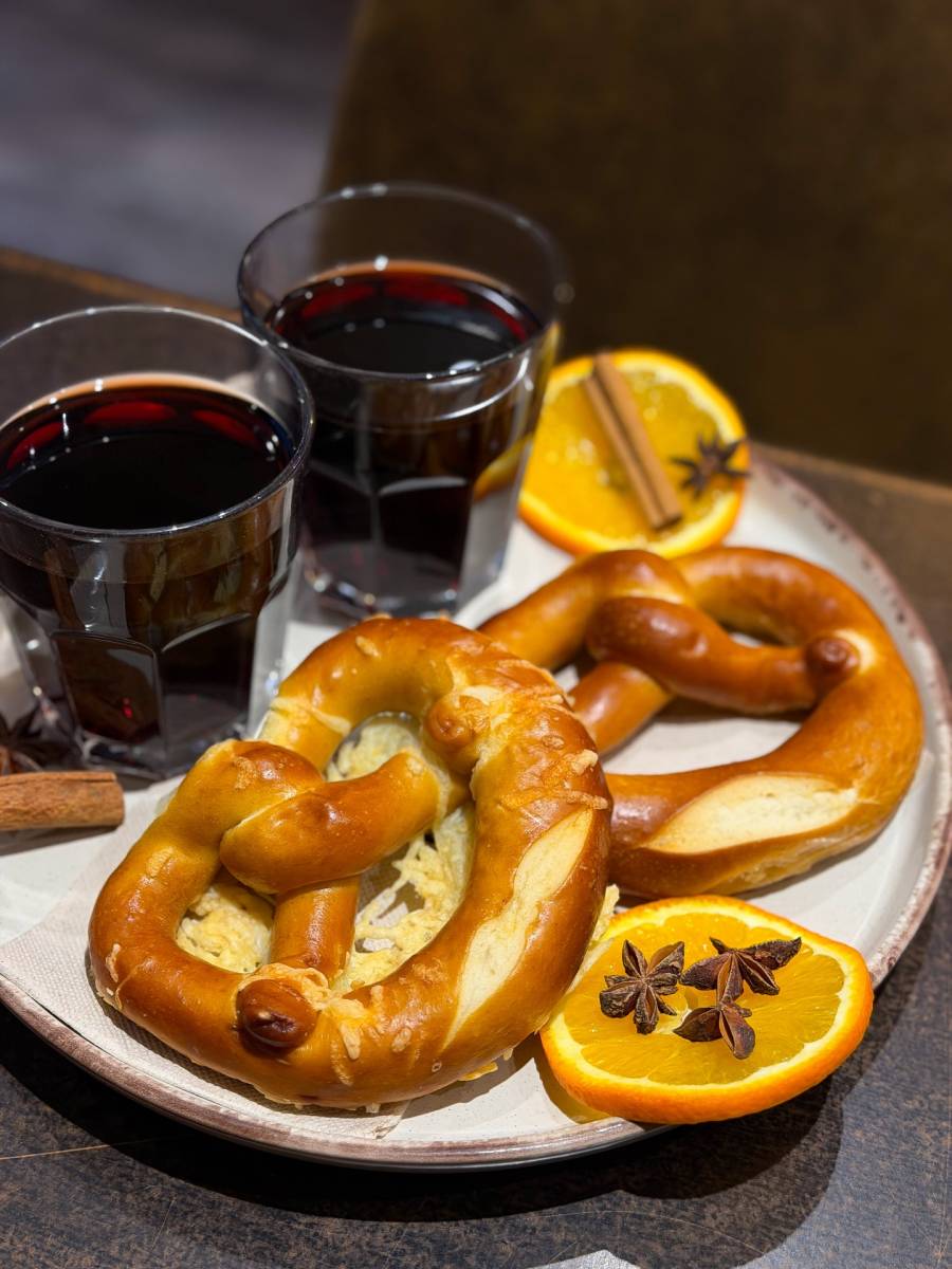 Restaurant pour groupe avec devis personnalisé et cuisine traditionnelle de brasserie à Dijon place de la Liberté vers Dijon centre ville