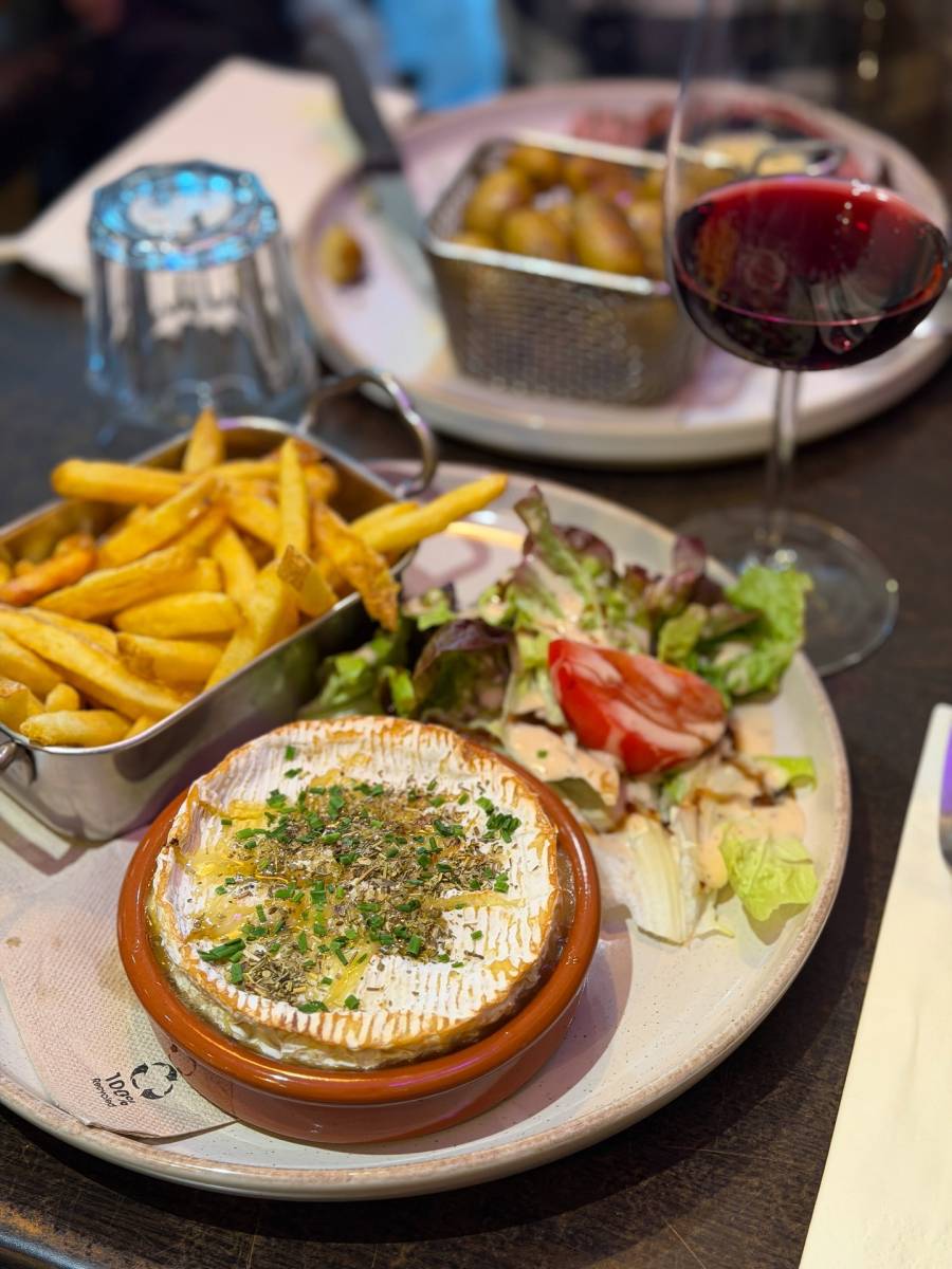 Restaurant pour événement privé avec cuisine du terroir et capacité extérieure importante à Dijon vers Dijon centre ville