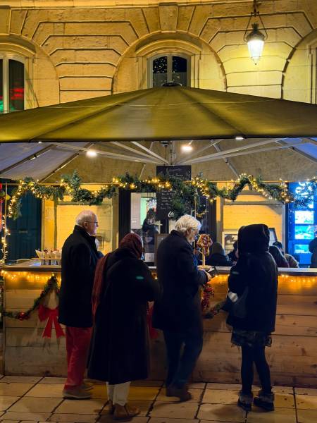 Restaurant pour groupe avec devis personnalisé et cuisine traditionnelle de brasserie à Dijon place de la Liberté vers Dijon centre ville